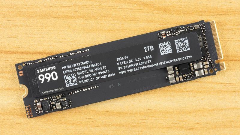 Samsung 990 SSD Yeni QLC Flaşıyla Yüksek Hız Sunuyor