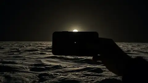 iPhone 17 Pro Kamerası Ay'ın Karanlık Yüzünü Görüntüledi