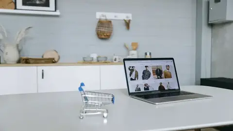 Yurt Dışı Teknoloji Alışverişinde Gümrük ve KDV'nin Gizli Maliyetleri: Uzman Tavsiyesi