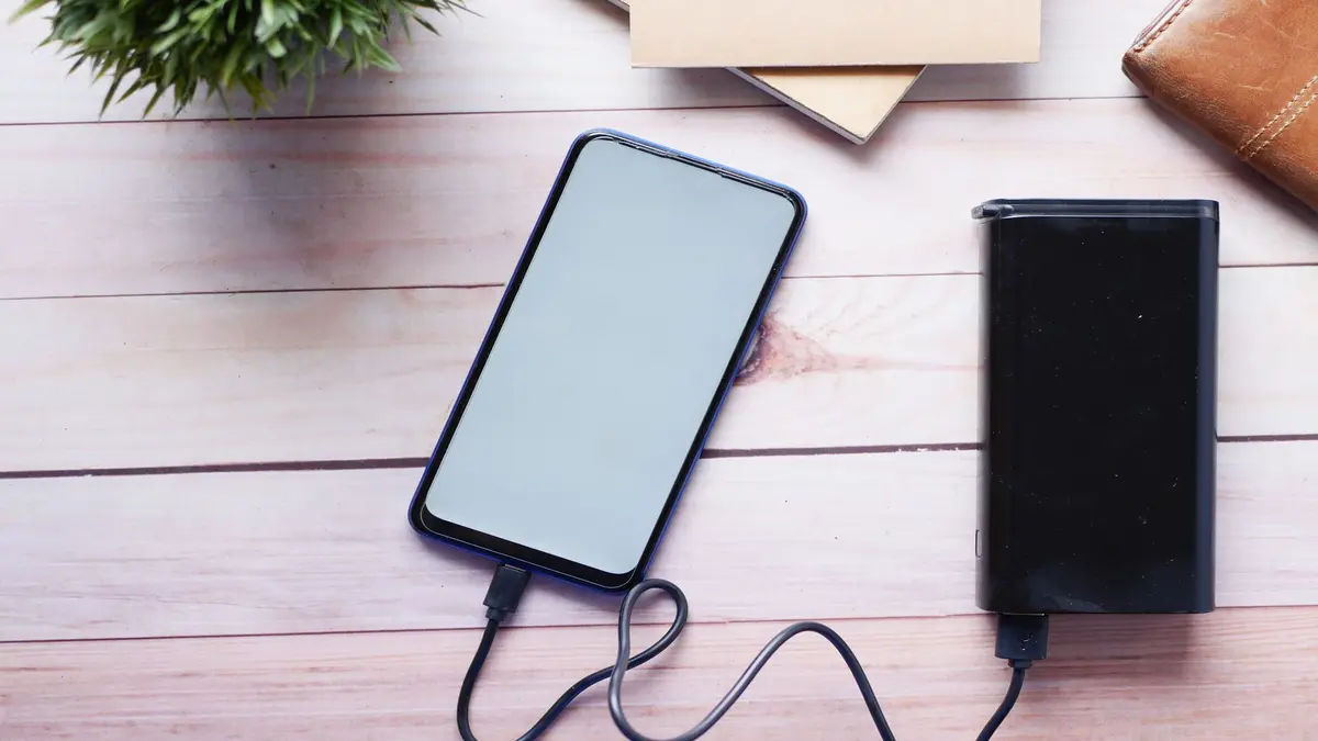 Powerbank'inizin 10.000 mAh Kapasite Tuzağı: Kayıp Enerjinin Gerçek Sırrı