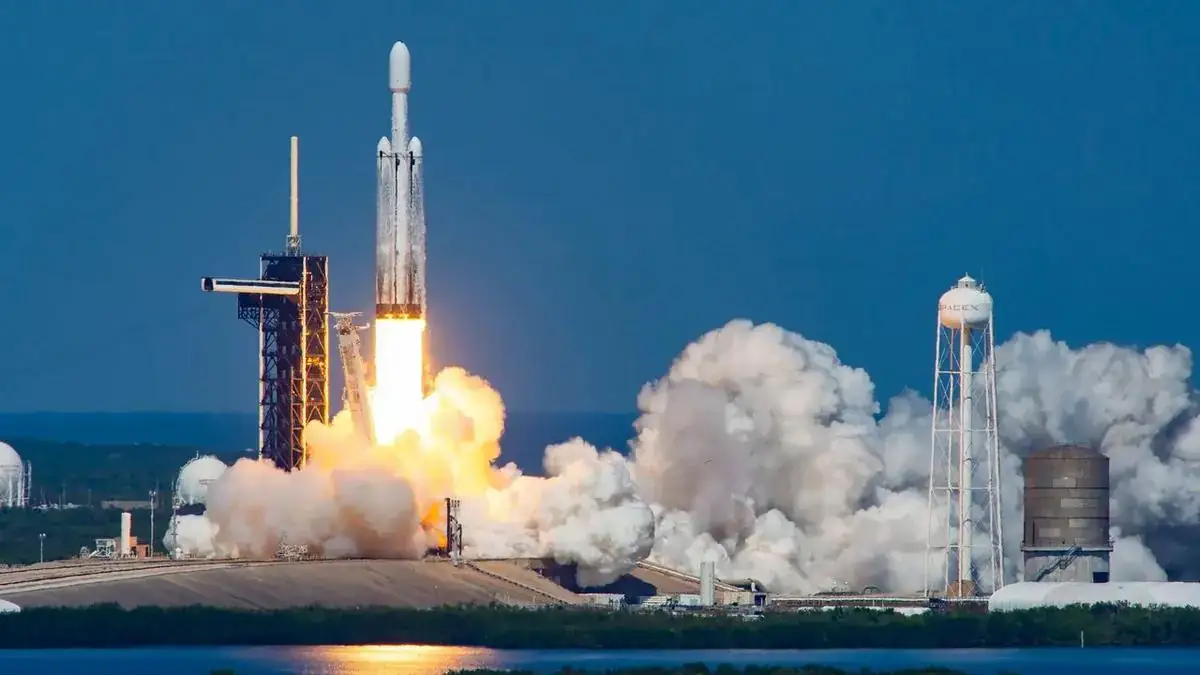 SpaceX Falcon Heavy Fırlatması Hava Nedeniyle Ertelendi